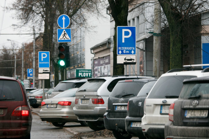 Eriko Ovčarenko / 15min nuotr./Stovėjimo ženklai Savanorių prospekte