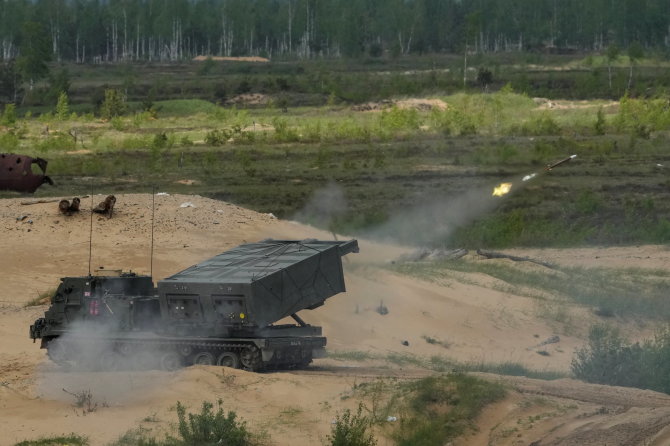 „Reuters“/„Scanpix“ nuotr./M270 MLRS raketų sistema