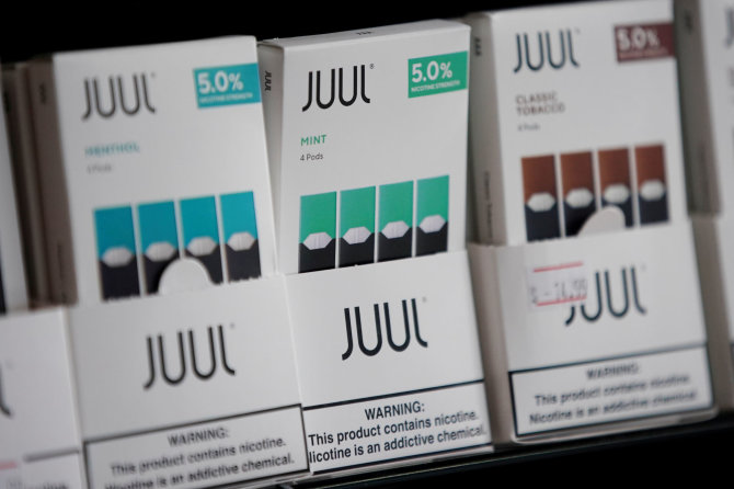 „Reuters“/„Scanpix“ nuotr./„Juul“ elektroninės cigaretės