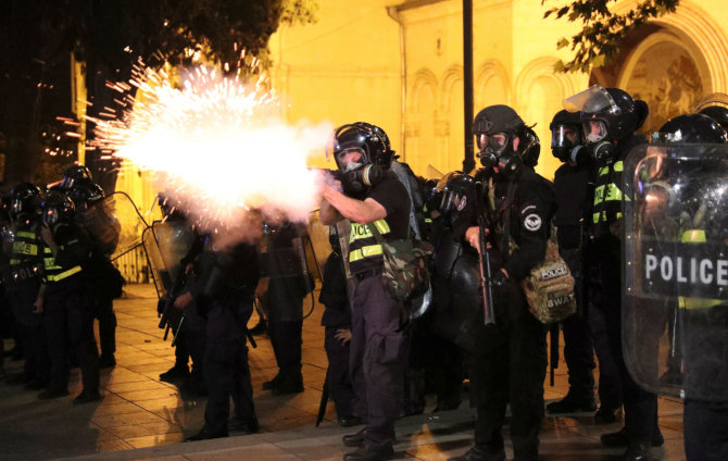„Reuters“/„Scanpix“ nuotr./Protestas Tbilisyje