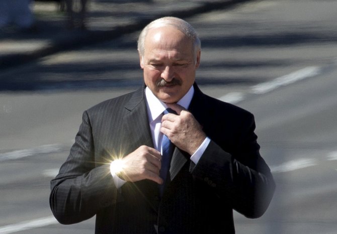 „Reuters“/„Scanpix“ nuotr./Aliaksandras Lukašenka neslepia asmeniškai prižiūrintis Jurijaus Čyžo bylą