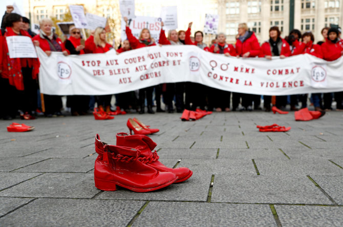 „Reuters“/„Scanpix“ nuotr./Tarptautinės kovos su smurtu prieš moteris diena Briuselyje