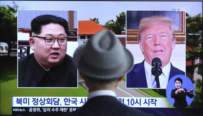 „Scanpix“/AP nuotr./Kim Jong Unas ir Donaldas Trumpas