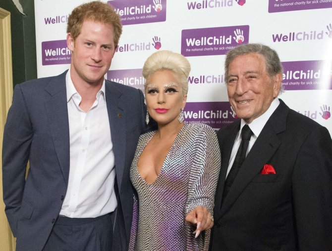 AFP/„Scanpix“ nuotr./Princas Harry, Lady Gaga ir Tony Bennettas
