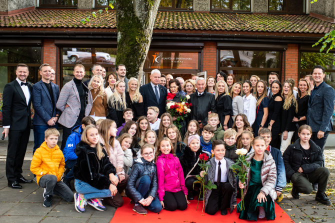 Organizatorių nuotr./Onos Skaistutės Idzelevičienės 80-ojo gimtadienio šventės akimirka