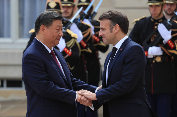 „SIPA“/„Scanpix“/Kinijos prezidentas Xi Jinpingas ir Prancūzijos lyderis Emmanuelis Macronas
