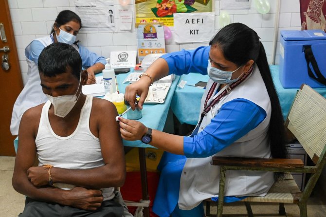 AFP/ „Scanpix“ nuotr./Vakcinacija Indijoje