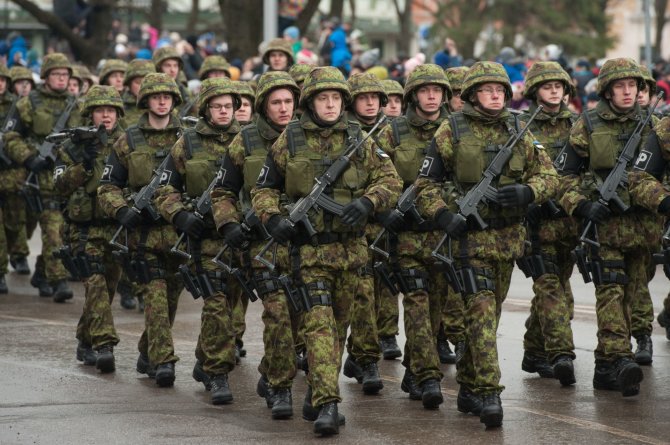 AFP/„Scanpix“ nuotr./Estijos kariai Narvoje