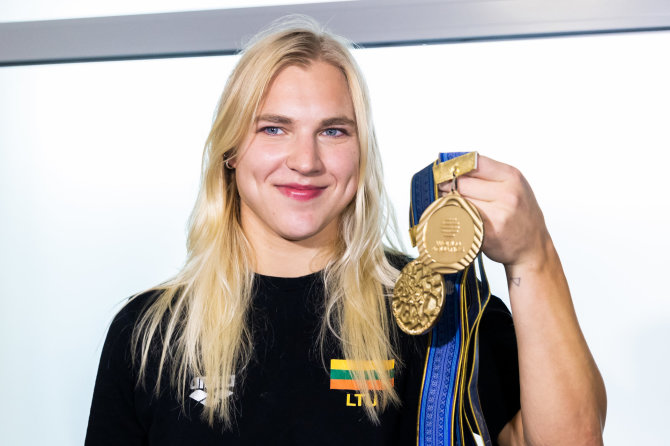 Gretos Skaraitienės / BNS nuotr./Rūta Meilutytė su pasaulio čempionato aukso medaliais