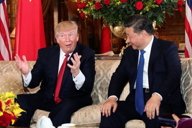 „Reuters“/„Scanpix“ nuotr./Donaldo Trumpo ir Xi Jinpingo susitikimas (2017 m.)