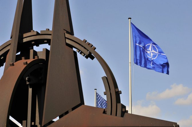 AFP/„Scanpix“ nuotr./NATO vėliava
