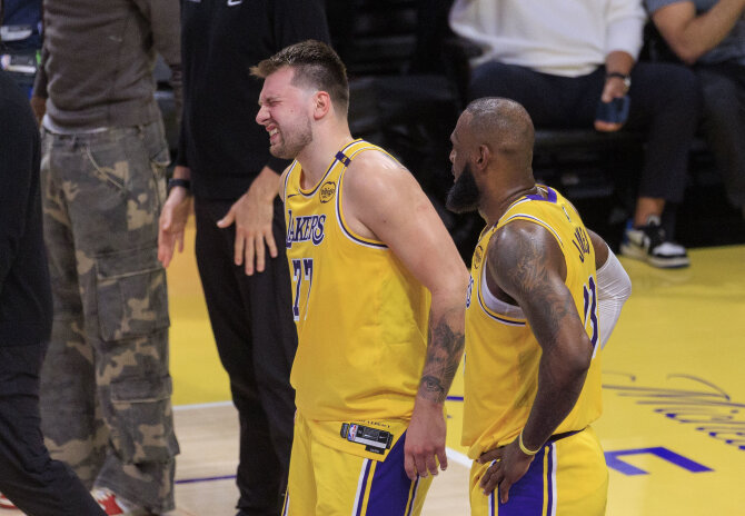 „Scanpix“ nuotr./Lukas Dončičius ir LeBronas Jamesas