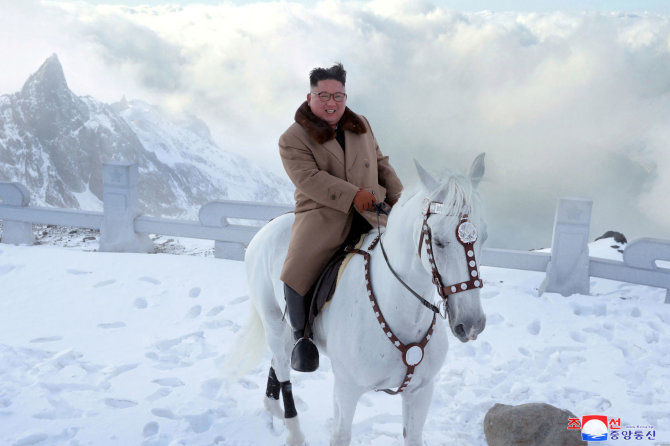 „Reuters“/„Scanpix“ nuotr./Kim Jong Uno fotosesija