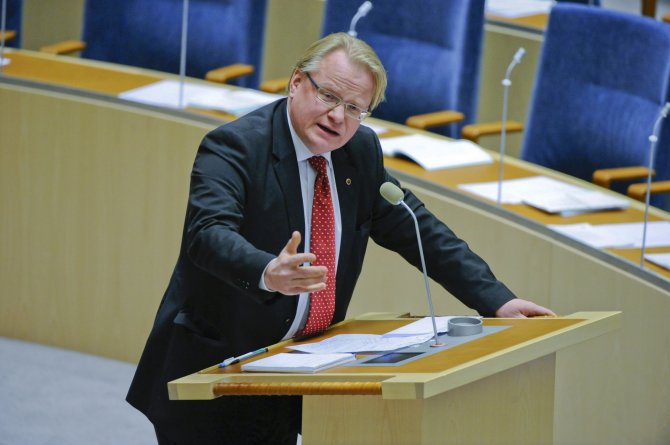 AFP/„Scanpix“ nuotr./Švedijos gynybos ministras Peteris Hultqvistas.