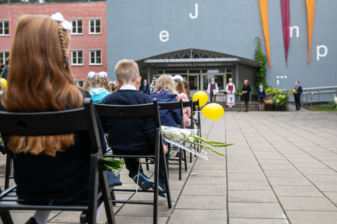 Juliaus Kalinsko / 15min nuotr./Rugsėjo pirmosios šventė Nemenčinės gimnazijoje