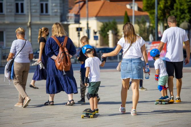 Ernestos Čičiurkaitės / 15min nuotr./Saulėto šeštadienio Vilniuje akimirka