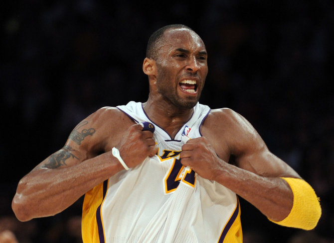 „Reuters“/„Scanpix“ nuotr./Kobe Bryantas po lemiamo metimo į „Trail Blazers“ krepšį 2011 metų kovą