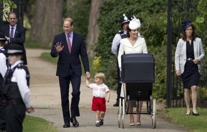AFP/„Scanpix“ nuotr./Princas Williamas ir Kembridžo hercogienė Catherine su vaikais