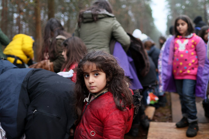 Tass/„Scanpix“ nuotr./Migrantai Lenkijos pasienyje