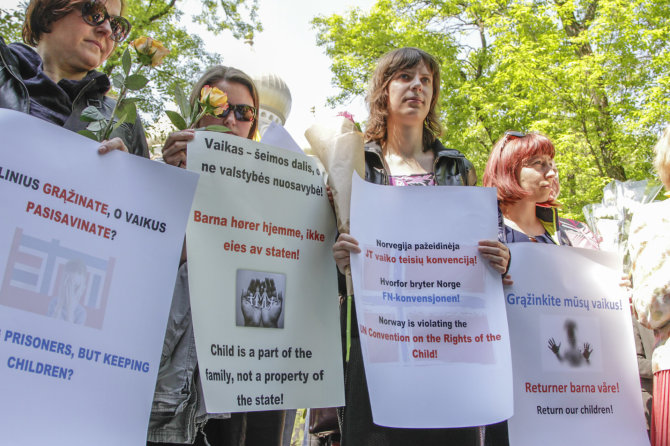 Justina Butkutė/Protesto akcija prie Norvegijos ambasados Vilniuje