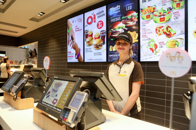 Eriko Ovčarenko / BNS nuotr./McDonald's restoranas iš vidaus