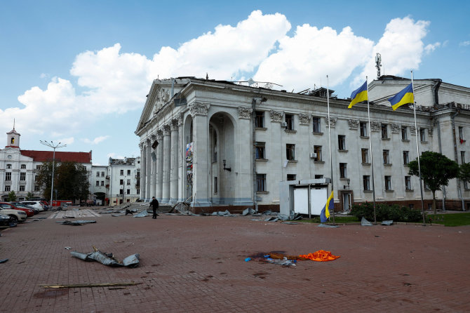 „Reuters“/„Scanpix“ nuotr./Rusų atakos nuniokotas Černihivo teatro pastatas