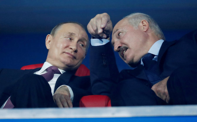 „Reuters“/„Scanpix“ nuotr./Vladimiras Putinas ir Aliaksandras Lukašenka