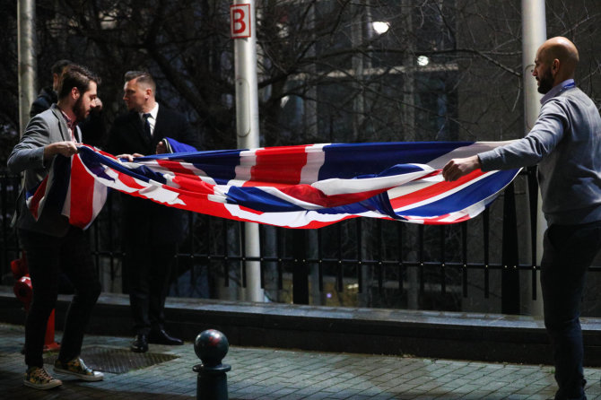 „Reuters“/„Scanpix“ nuotr./Britai švenčia išstojimą iš Europos Sąjungos