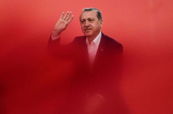 AFP/„Scanpix“ nuotr./Recepas Tayyipas Erdoganas mitingo Stambule metu