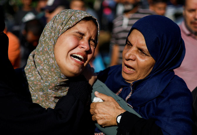 „Reuters“/„Scanpix“ nuotr./Gedinčių žmonių raudos Gazos Ruože