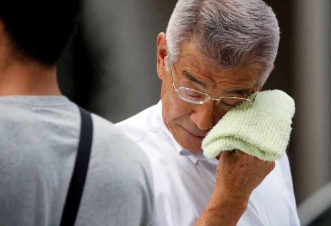 „Reuters“/„Scanpix“ nuotr./Japoniją alina rekordiniai karščiai