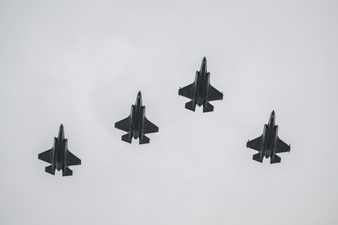 F-35 naikintuvai / Matt Kaminsky / ZUMAPRESS.com
