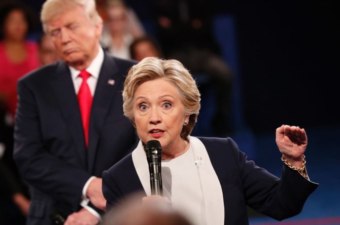 AFP/„Scanpix“ nuotr./Donaldo Trumpo ir Hillary Clinton antrieji debatai