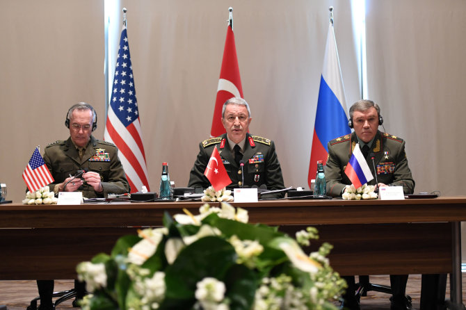 „Reuters“/„Scanpix“ nuotr./Joe Dunfordas, Hulusi Akaras ir Valerijus Gerasimovas (iš kairės)