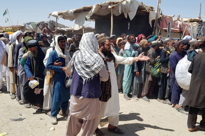 AFP/„Scanpix“ nuotr./Pasienyje su Pakistanu įstrigę afganistaniečiai