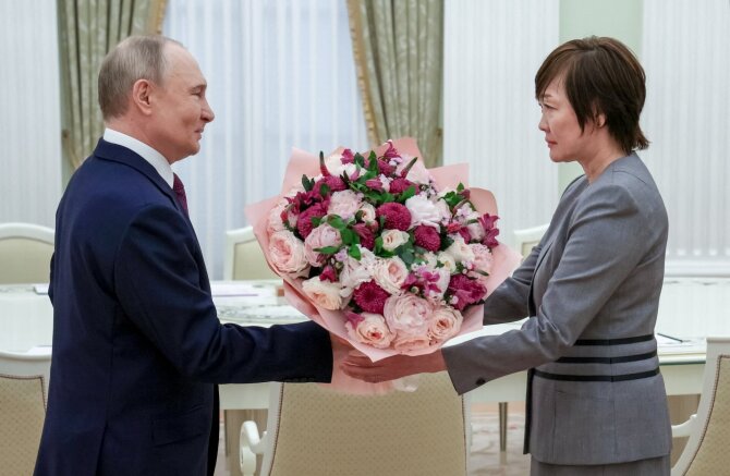 „Reuters“/„Scanpix“ nuotr./Vladimiras Putinas ir Akie Abe