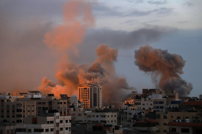 „SIPA“/„Scanpix“/Izraelio raketos Gazos mieste