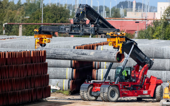 „Reuters“/„Scanpix“ nuotr./„Nord Stream 2“ vamzdžiai Mukrano uoste
