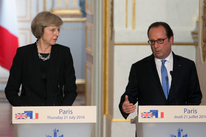 „Scanpix“/„Xinhua“/„Sipa USA“ nuotr./Theresa May ir Francois Hollande'as