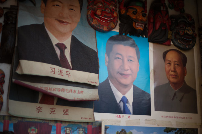 Vida Press nuotr./Xi Jinpingas ir Mao Zedongas