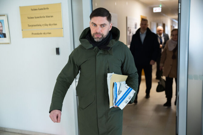 Roberto Riabovo / BNS nuotr./Krata Seimo narių Sauliaus Skvernelio ir Kazio Starkevičiaus kabinetuose