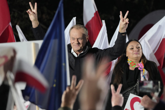 Poland holds biggest election since fall of communism: ‘Time for change’