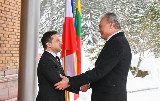 Gitanas Nausėda ir Volodymyras Zelenskis 2021 metų gruodį Ukrainoje. Prezidentūros nuotr.