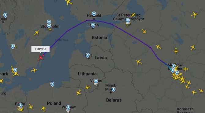 Rusijos lėktuvai aplenkia Baltijos šalis. Nuotr. iš flightradar24 