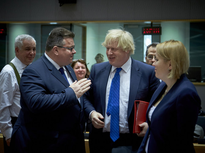 Borisas Johnsonas ir Linas Linkevičius. ES nuotr.