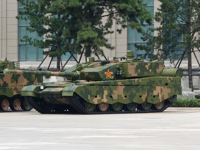 Kinijos tankas ZTZ 99. Wikipedia/Tyg728 nuotr.
