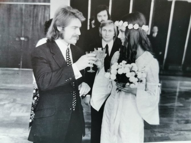 Asmeninio archyvo nuotr./Vestuvės Santuokų rūmuose, 1976 m. spalio 16 d.