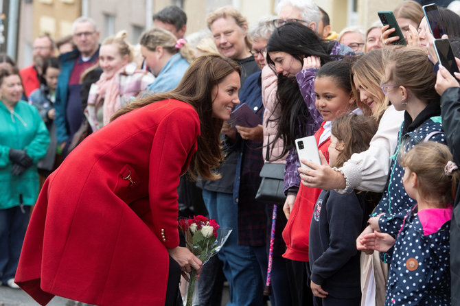 „Scanpix“ nuotr./Princas Williamas ir Catherine Middleton lankėsi Velse