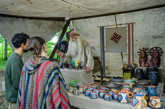 Manto Puidos nuotr./Mėnuo juodaragis, amatų kiemas