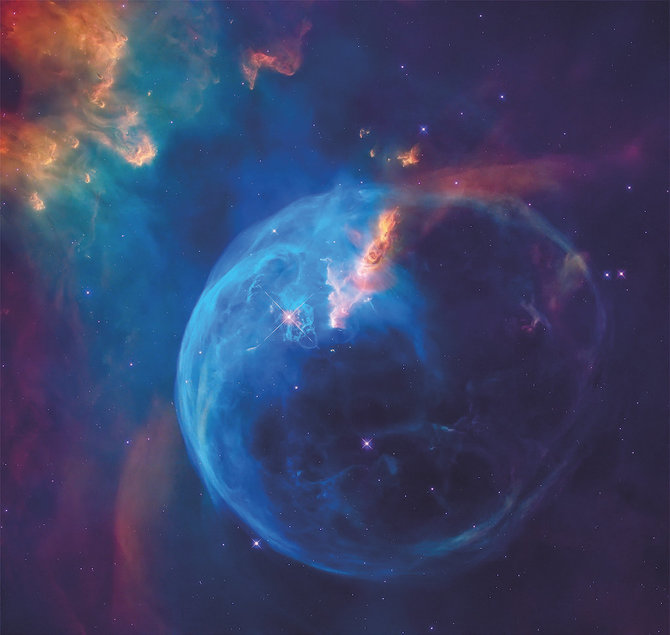 Amaly/NGC-7635 žvaigždė miglos burbule